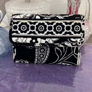 Black & white floral Vera Bradley trifold wallet card holder houndstooth pattern